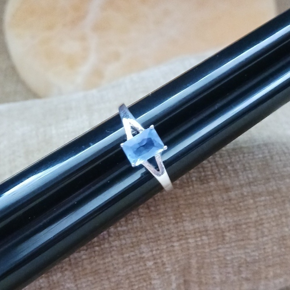 Silver Four Prong Synthetic Crystal Stonw Ring